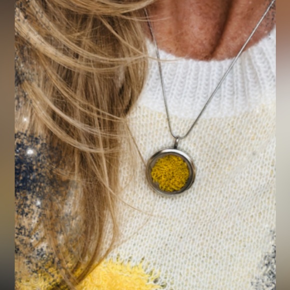 Eternal Moss Locket Pendant Necklace- Yellow - Picture 6 of 9